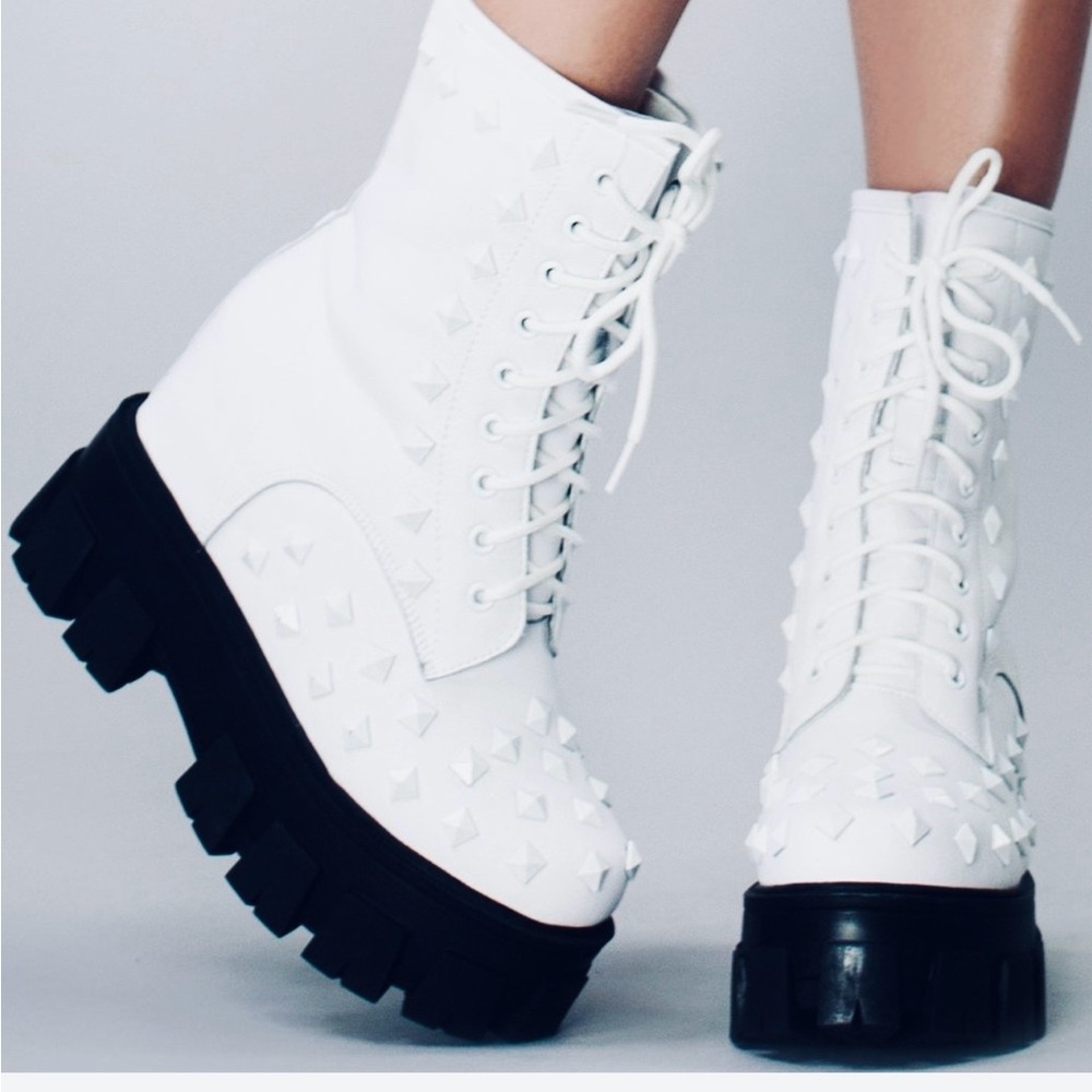 WTF ANTHONY WANG WHITE LUG SOLE COMBAT BOOTS WITH EMBELLISHMENTS NWT SIZE 8..5